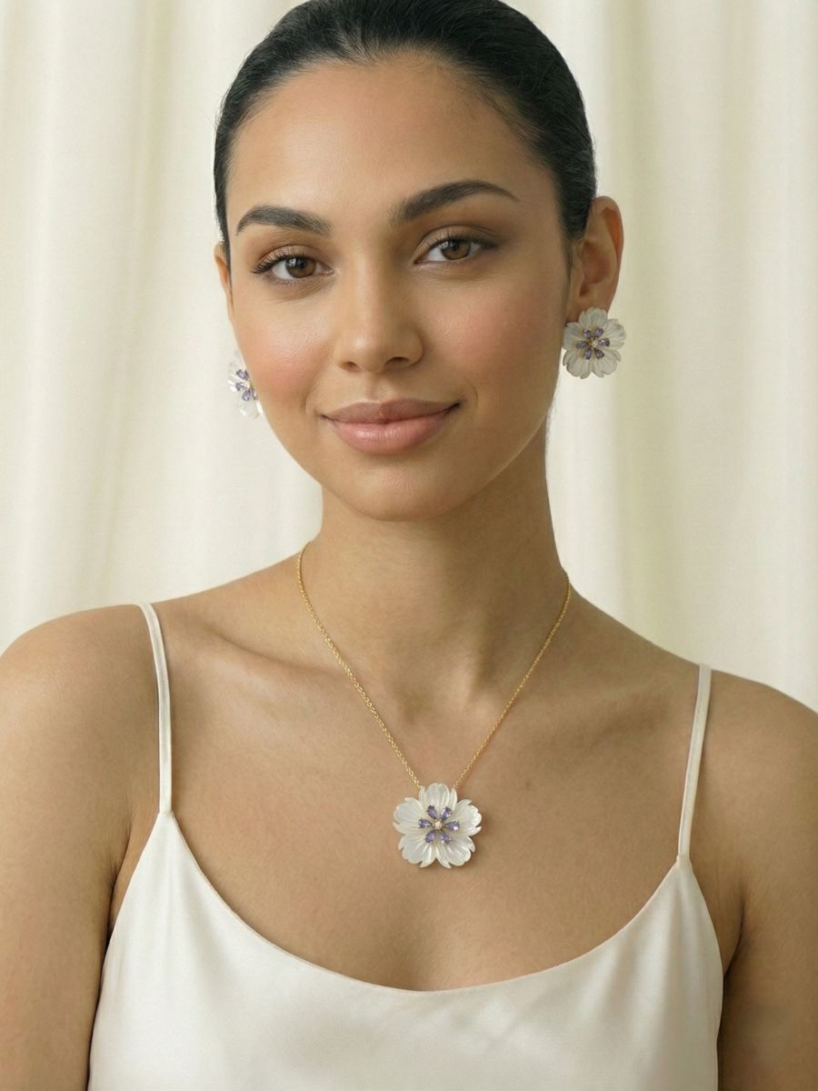 Vintage Mother of Pearl Flower Stud Earrings