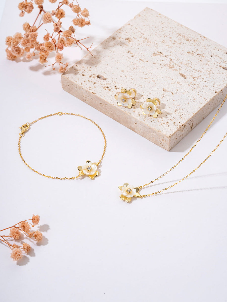 Freshness Flower Mother of Pearl Bracelet