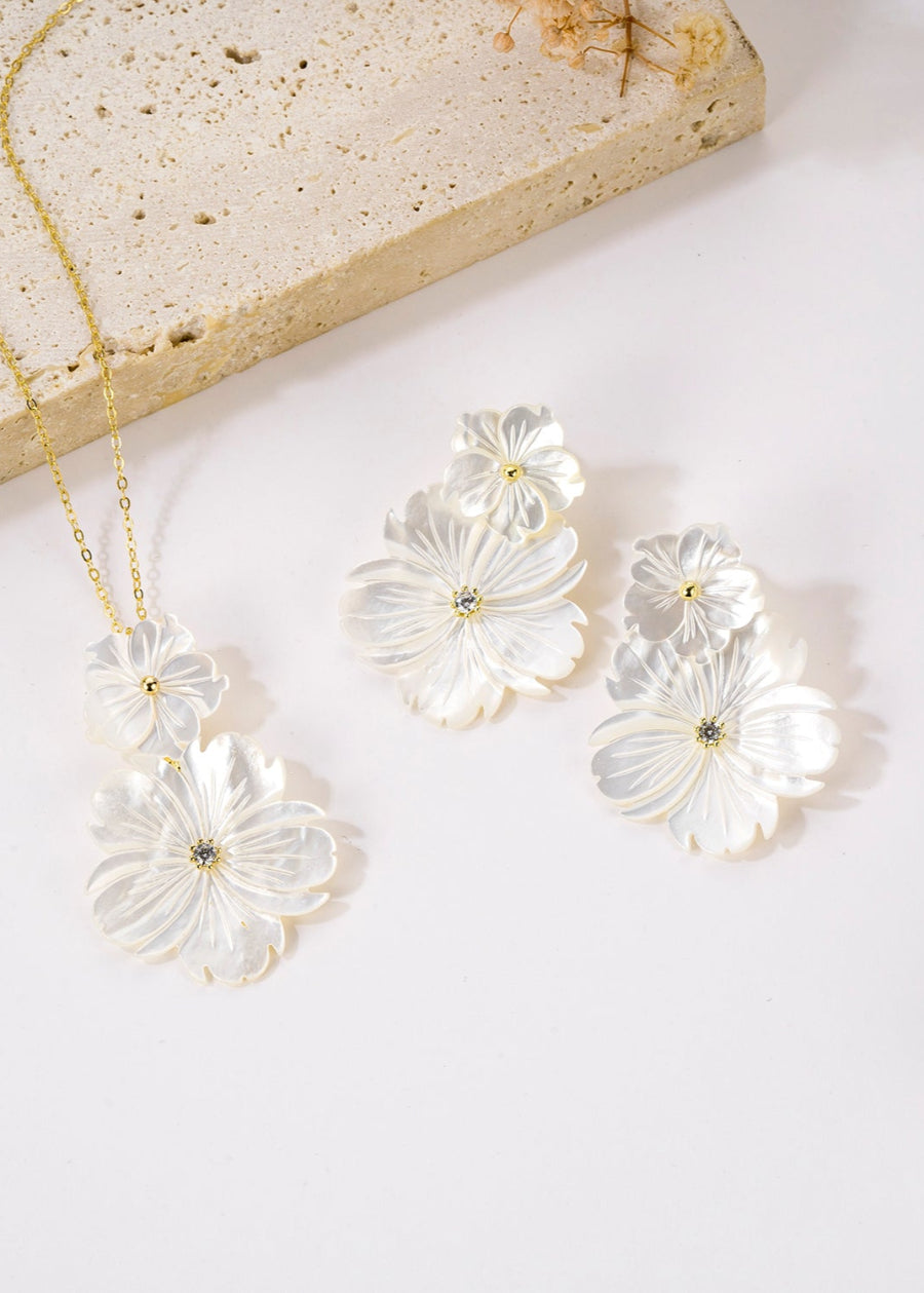 Double Flower Mother of Pearl Necklace